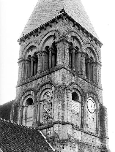 Extérieur, clocher de la façade ouest