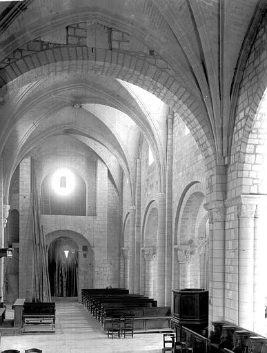 Intérieur, nef vue du choeur