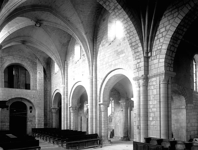 Intérieur, élévation de la nef, côté nord