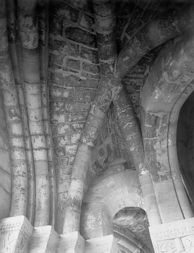 Intérieur, voûtes du pourtour du choeur