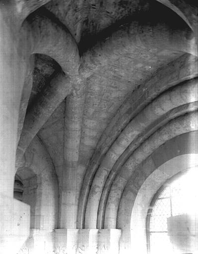 Intérieur, voûtes du pourtour du choeur