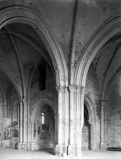 Intérieur, pile sud à l'entrée du choeur