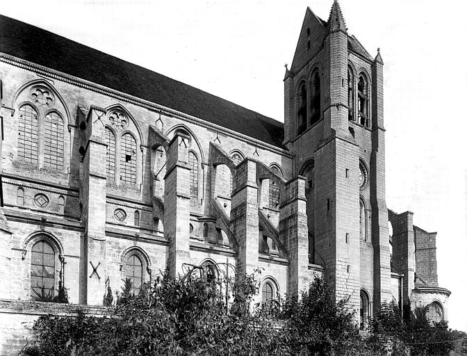 Eglise. Extérieur, partie est de la façade sud