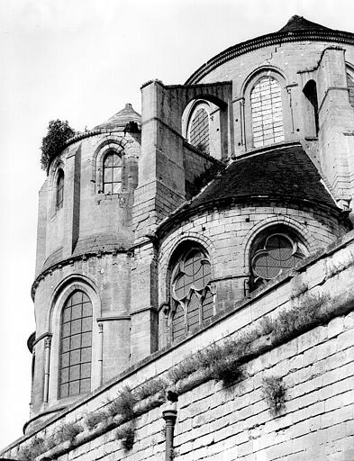 Eglise. Extérieur, partie haute de l'abside côté sud-est