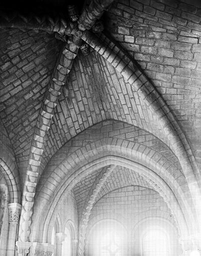 Église. Voûtes de la tribune du porche ou narthex, travée médiane