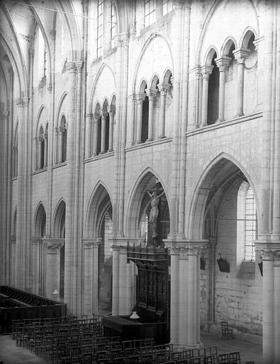 Eglise. Intérieur, élévation de la nef côté nord