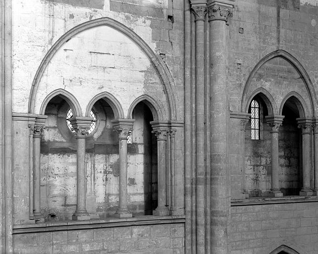 Eglise. Intérieur, triforium