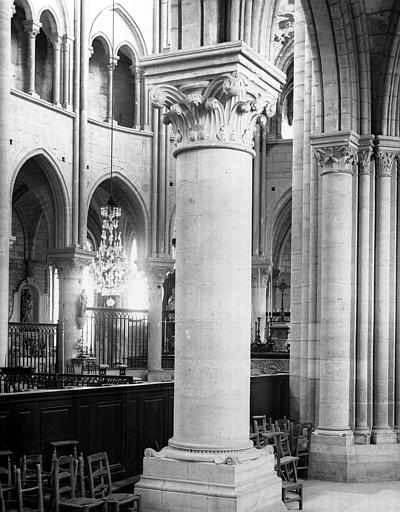 Eglise. Intérieur, choeur vu du déambulatoire, côté sud