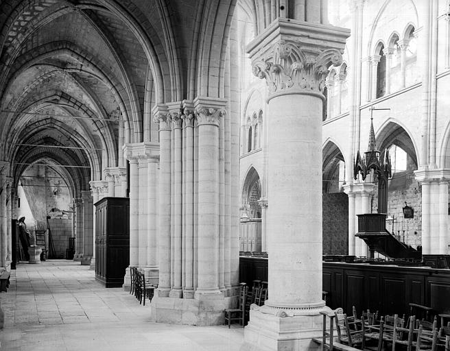 Eglise. Intérieur, bas-côté sud