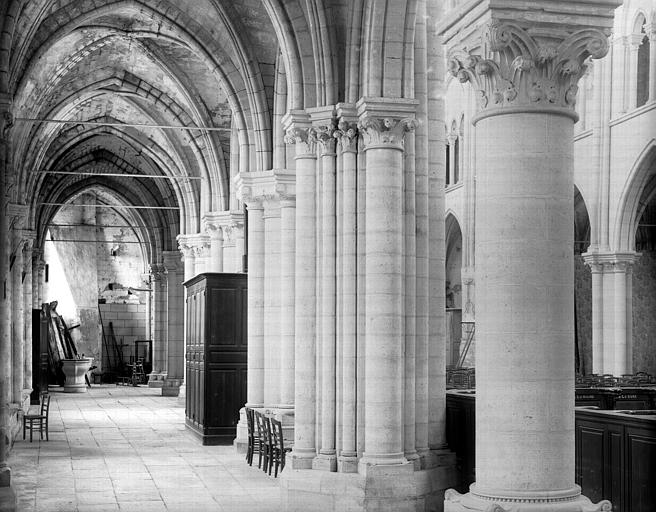 Eglise. Intérieur, bas-côté sud