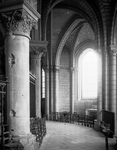 Eglise. Intérieur, déambulatoire