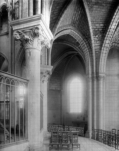 Eglise. Intérieur, déambulatoire