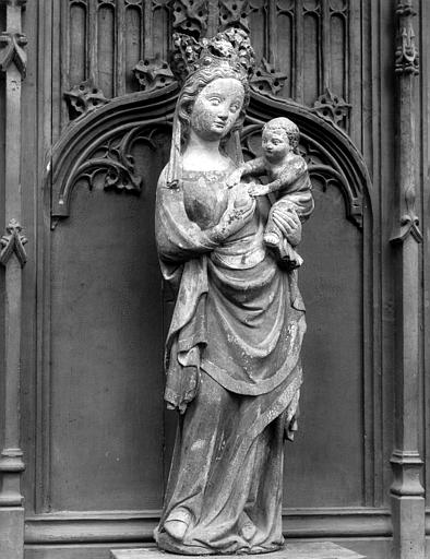 Intérieur, choeur, petite statue : Vierge à l'Enfant