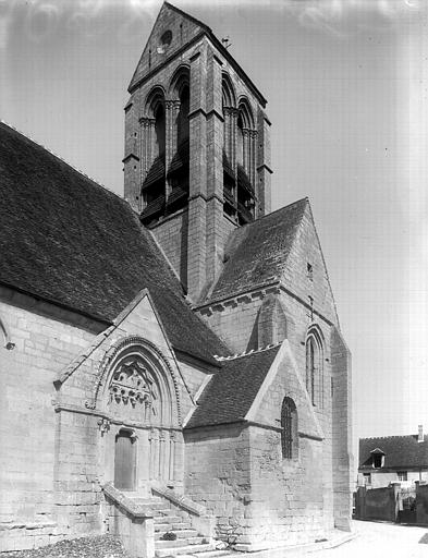 Extérieur, partie de la façade sud, clocher angle sud-ouest