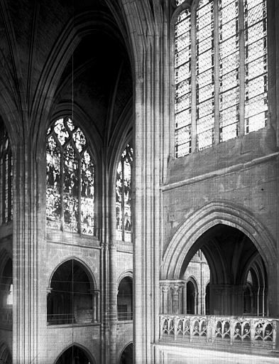 Intérieur, croisée du transept : partie supérieure vers le nord-est