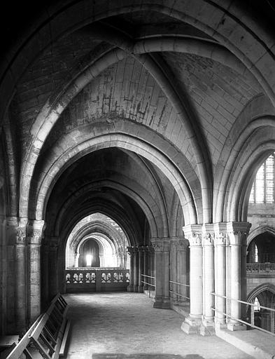 Intérieur, tribunes