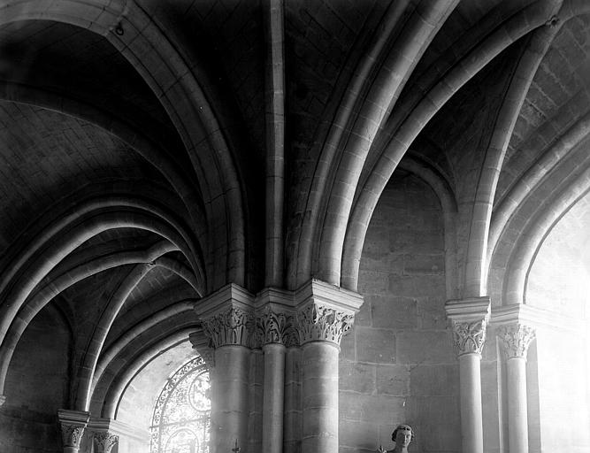 Intérieur, chapelle rayonnante sud-est : retombée de voûte