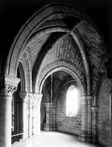 Intérieur, tribunes du choeur partie sud-est