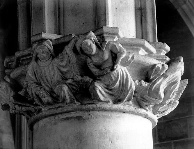 Intérieur, chapiteau de la sacristie : religieuses jouant de l'orgue et scène de danse (supposée)