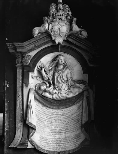 Intérieur, tombeau  de Nicolas Godefroy : épitaphe en bas-relief