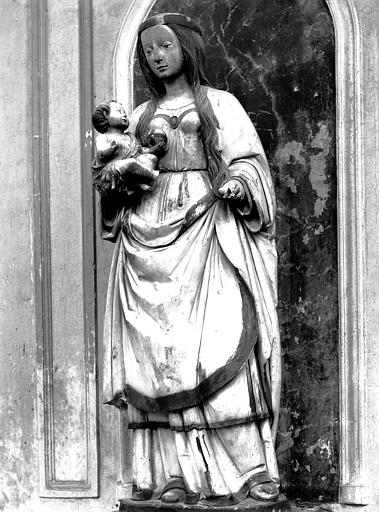 Statue de la Vierge à l'Enfant en marbre blanc - © Dépôt de la Société française d'archéologie, Ministère de la Culture (France), Médiathèque du patrimoine et de la photographie, diffusion GrandPalaisRmn Photo