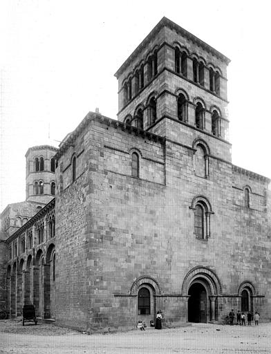 Extérieur, façade ouest, angle nord-ouest