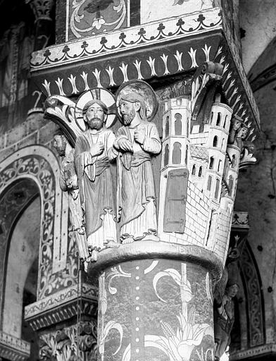 Intérieur, choeur, chapiteau polychrome de l'hémicycle : Vie de Jésus