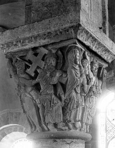 Intérieur, hémicycle du choeur, chapiteau : Le Portement de croix