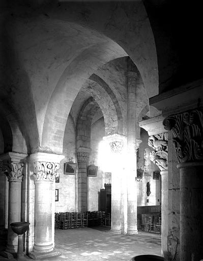 Intérieur, arc du narthex sur la nef, vers le nord-est