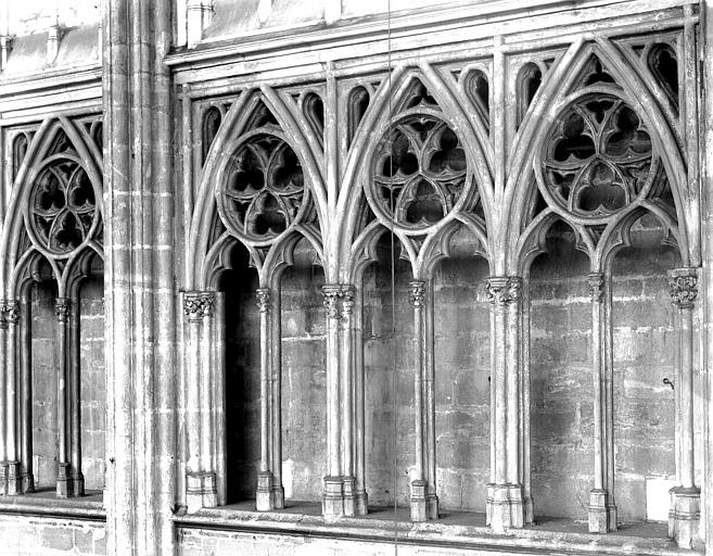 Intérieur, triforium : travée