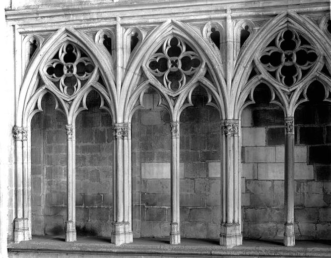 Intérieur, triforium : travée