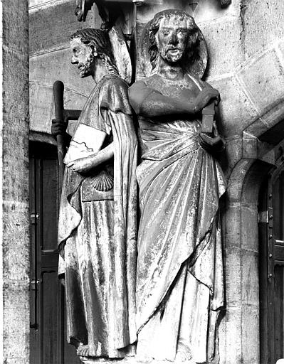 Extérieur, statues : saint Jacques et un autre saint