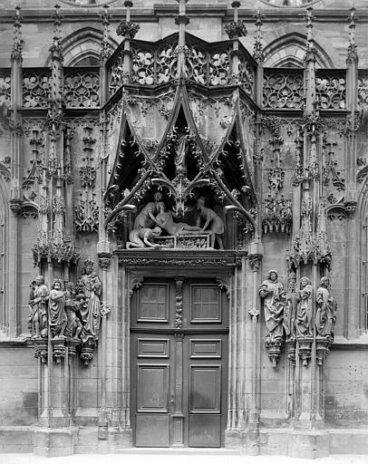 Extérieur, façade latérale nord, porte dite de Saint-Laurent