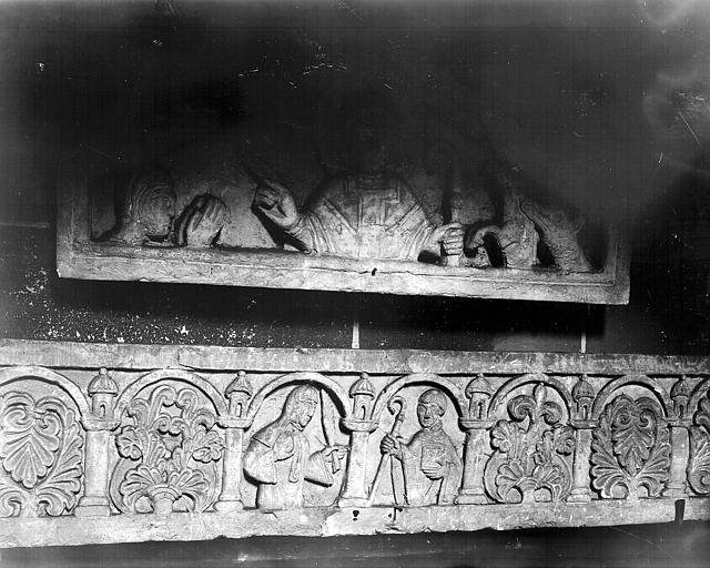 Intérieur, chapelle latérale, sarcophage de l'évêque Adeloch, 821, détail inférieur : lion supportant le sarcophage