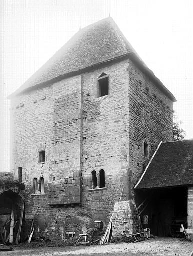 Bâtiment devenu étable : façades