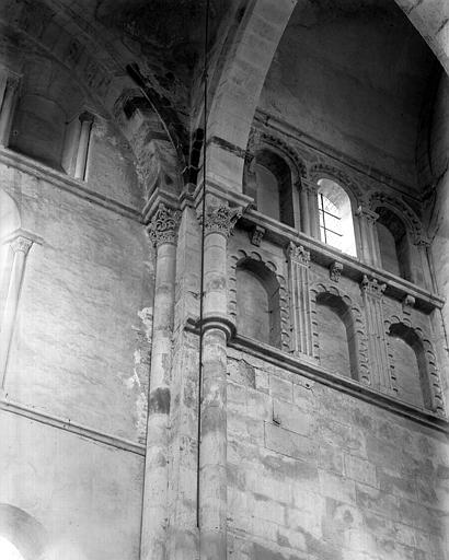 Eglise. Intérieur du croisillon sud