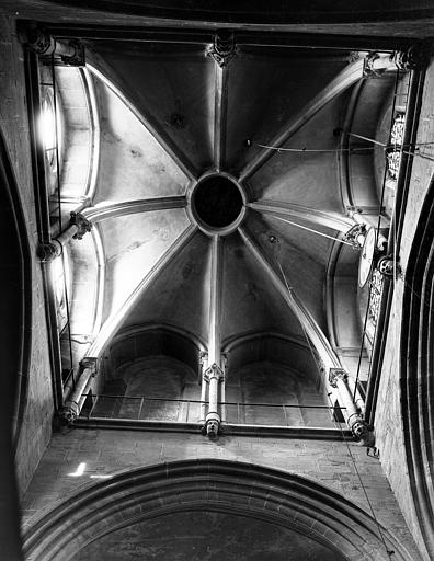 Intérieur, voûte de la tour du transept