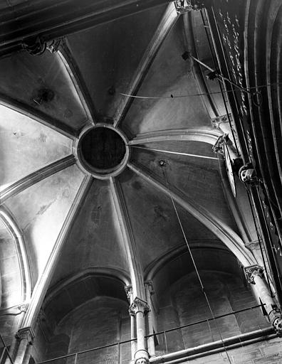 Intérieur, voûte de la tour du transept