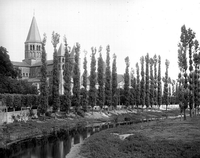 Extérieur, ensemble nord-ouest de loin