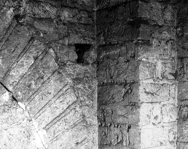 Intérieur, clocher ouest, arc de la tribune dans la cage