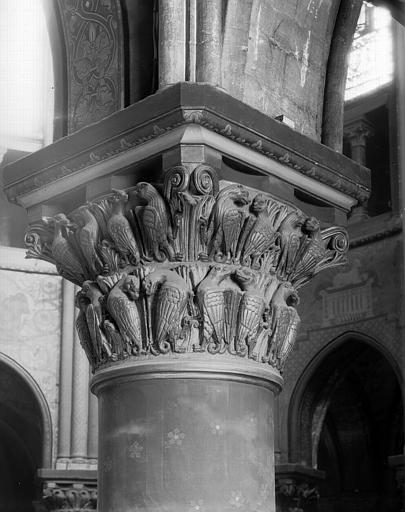 Intérieur, choeur côté sud, chapiteau de la quatrième colonne : oiseaux