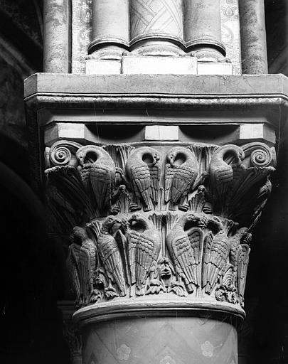 Intérieur, choeur côté nord, chapiteau de la cinquième colonne : oiseaux