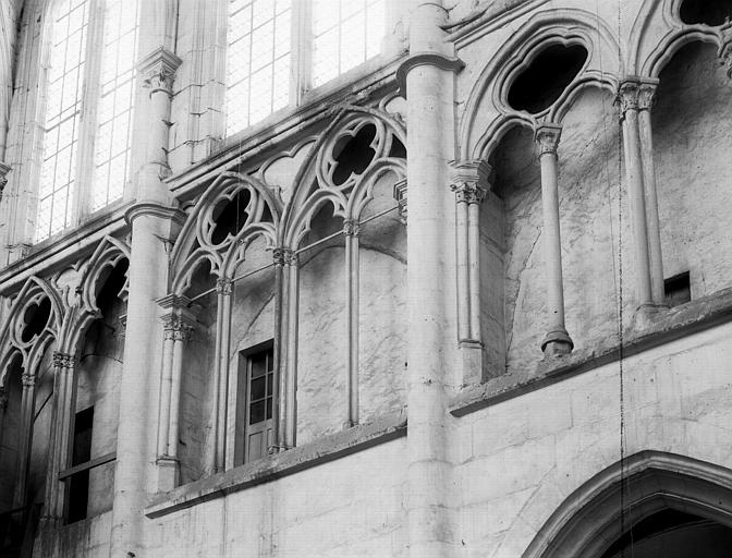 Intérieur, galerie du triforium de la nef, côté nord vers l'ouest