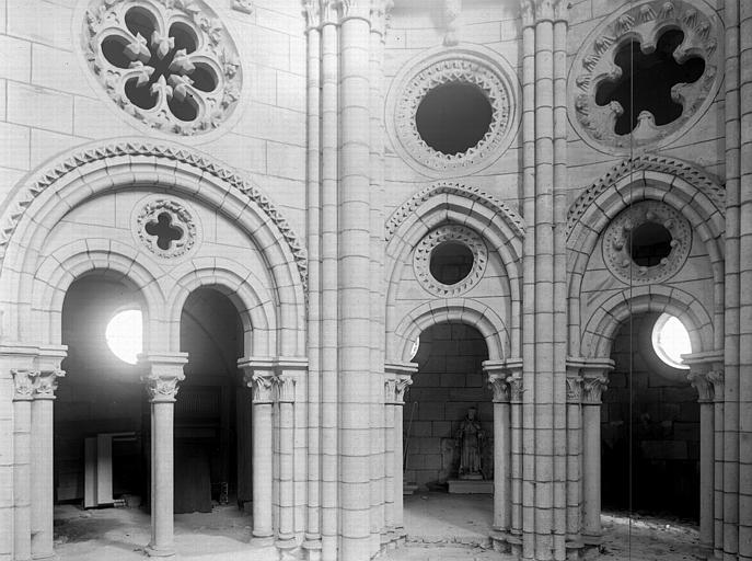 Intérieur, choeur, tribunes, travée droite et deux du rond-point, côté nord