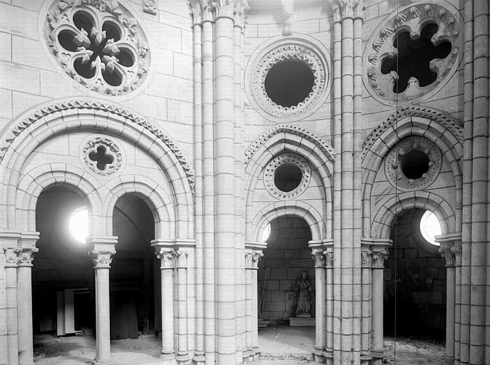 Intérieur, choeur, tribunes, travée droite et deux du rond-point, côté nord