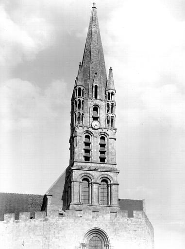 Extérieur, façade ouest, clocher