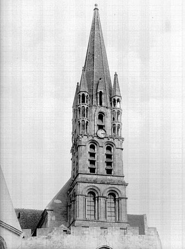 Extérieur, façade ouest, clocher