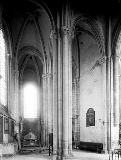 Intérieur, double collatéral nord du choeur vers l'est