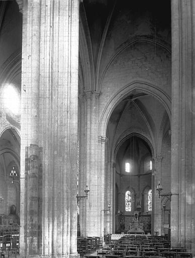 Intérieur, premier collatéral, absidiole sud vers l'est