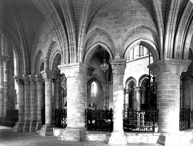 Intérieur, déambulatoire, partie sud-est, piles du choeur